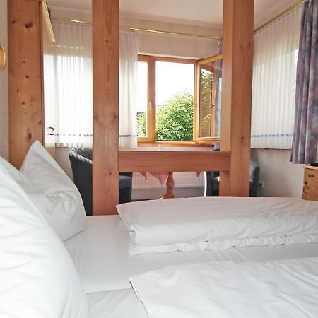 Gasthaus & Hotel Zur Linde Friedrichroda Rum bild