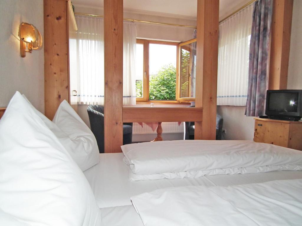 Gasthaus & Hotel Zur Linde Friedrichroda Rum bild